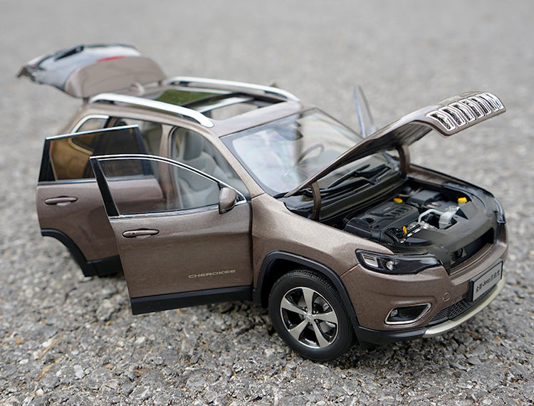 Original factory high quality Gac Fick Fiat Chrysler 1:18 Jeep Cherokee 2020 diecast SUV car model for gift, collection Original factory high quality Gac Fick Fiat Chrysler 1:18 Jeep Cherokee 2020 diecast SUV car model for gift, collection
