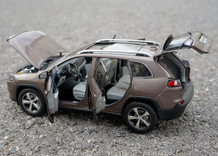 Original factory high quality Gac Fick Fiat Chrysler 1:18 Jeep Cherokee 2020 diecast SUV car model for gift, collection Original factory high quality Gac Fick Fiat Chrysler 1:18 Jeep Cherokee 2020 diecast SUV car model for gift, collection