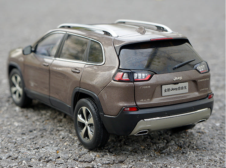 Original factory high quality Gac Fick Fiat Chrysler 1:18 Jeep Cherokee 2020 diecast SUV car model for gift, collection Original factory high quality Gac Fick Fiat Chrysler 1:18 Jeep Cherokee 2020 diecast SUV car model for gift, collection