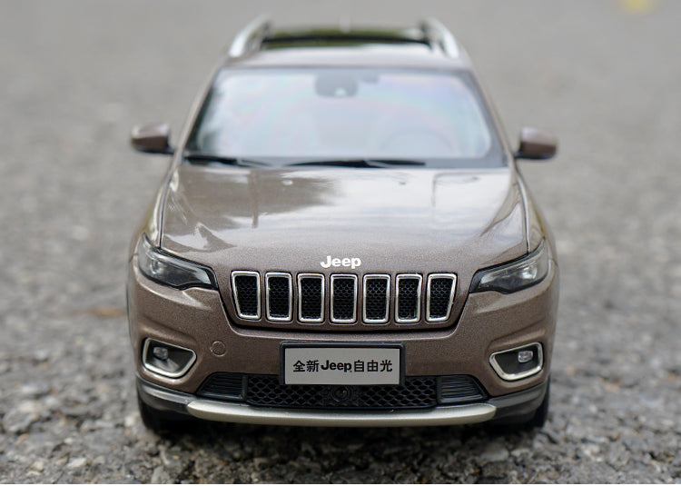 Original factory high quality Gac Fick Fiat Chrysler 1:18 Jeep Cherokee 2020 diecast SUV car model for gift, collection Original factory high quality Gac Fick Fiat Chrysler 1:18 Jeep Cherokee 2020 diecast SUV car model for gift, collection