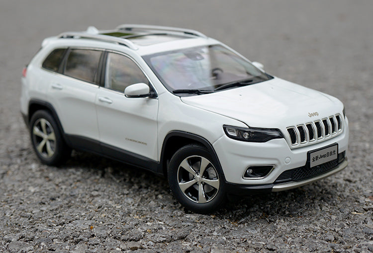 Original factory high quality Gac Fick Fiat Chrysler 1:18 Jeep Cherokee 2020 diecast SUV car model for gift, collection Original factory high quality Gac Fick Fiat Chrysler 1:18 Jeep Cherokee 2020 diecast SUV car model for gift, collection