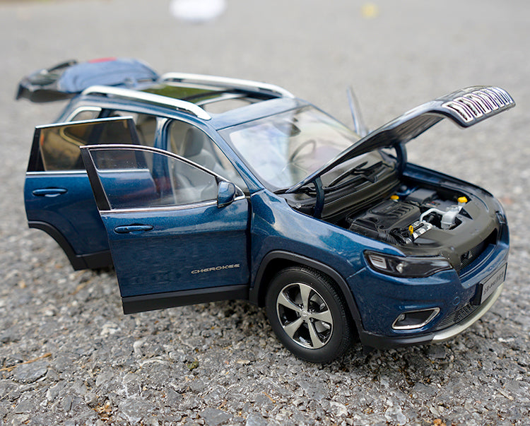 Original factory high quality Gac Fick Fiat Chrysler 1:18 Jeep Cherokee 2020 diecast SUV car model for gift, collection Original factory high quality Gac Fick Fiat Chrysler 1:18 Jeep Cherokee 2020 diecast SUV car model for gift, collection