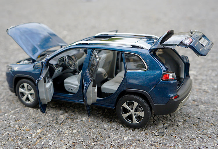 Original factory high quality Gac Fick Fiat Chrysler 1:18 Jeep Cherokee 2020 diecast SUV car model for gift, collection Original factory high quality Gac Fick Fiat Chrysler 1:18 Jeep Cherokee 2020 diecast SUV car model for gift, collection