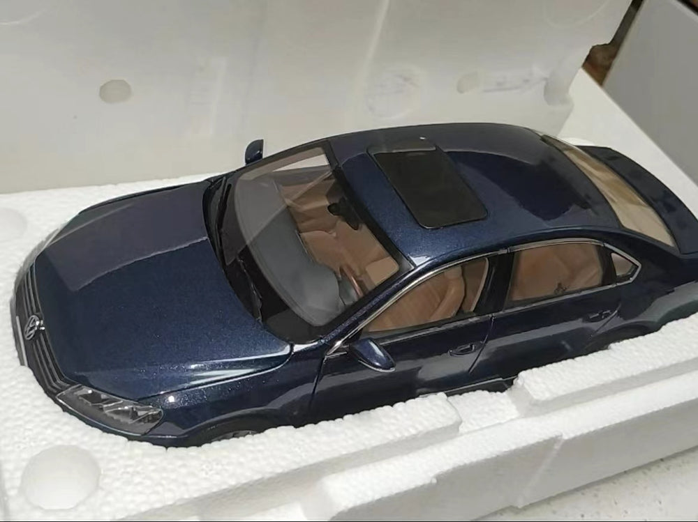 1:18 Volkswagen VW New Passat scale car model in blue color 2012 version 1:18 Volkswagen VW New Passat scale car model in blue color 2012 version