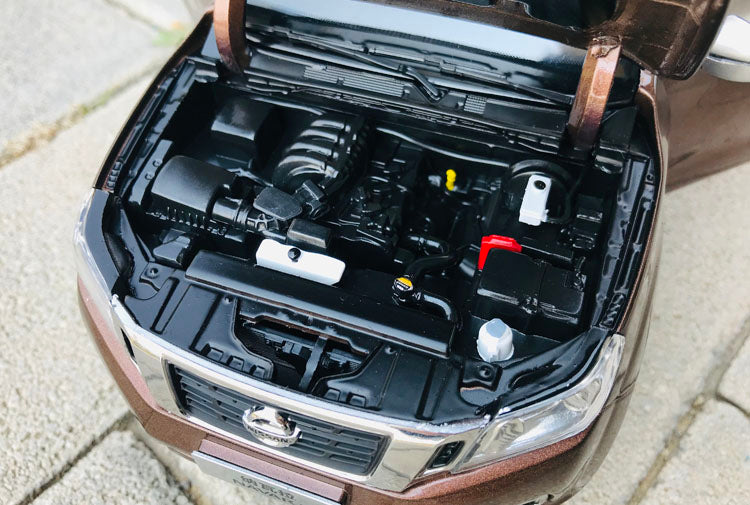 1:18 zinc alloy brown/white/red diecast NISSAN NAVARA OFF-road vehicle pickup truck models 1:18 zinc alloy brown/white/red diecast NISSAN NAVARA OFF-road vehicle pickup truck models