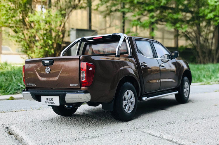 1:18 zinc alloy brown/white/red diecast NISSAN NAVARA OFF-road vehicle pickup truck models 1:18 zinc alloy brown/white/red diecast NISSAN NAVARA OFF-road vehicle pickup truck models