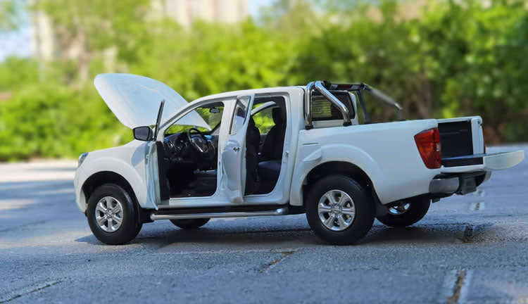 1:18 zinc alloy brown/white/red diecast NISSAN NAVARA OFF-road vehicle pickup truck models 1:18 zinc alloy brown/white/red diecast NISSAN NAVARA OFF-road vehicle pickup truck models