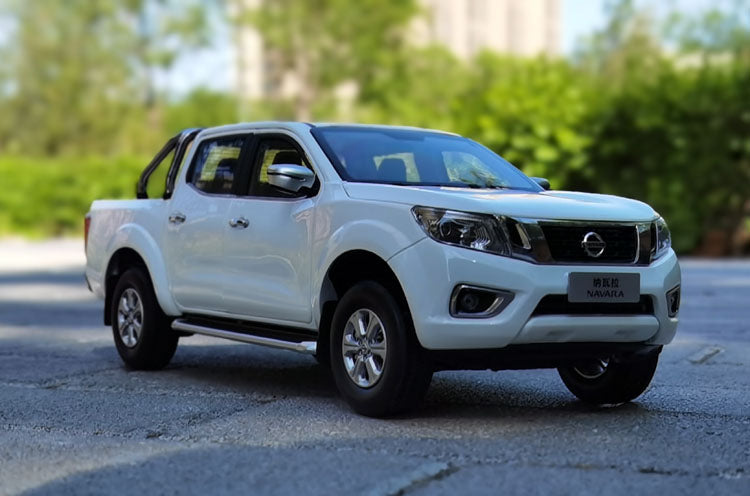 1:18 zinc alloy brown/white/red diecast NISSAN NAVARA OFF-road vehicle pickup truck models 1:18 zinc alloy brown/white/red diecast NISSAN NAVARA OFF-road vehicle pickup truck models