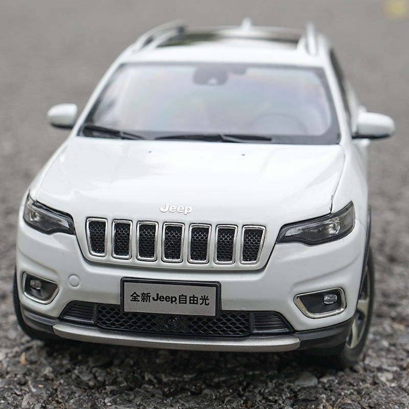 Original factory high quality Gac Fick Fiat Chrysler 1:18 Jeep Cherokee 2020 diecast SUV car model for gift, collection Original factory high quality Gac Fick Fiat Chrysler 1:18 Jeep Cherokee 2020 diecast SUV car model for gift, collection