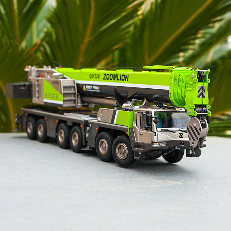 Original factory 1:50 high quality Diecast Zoomlion QAY220 Truck crane models for chistmas gift, collection Original factory 1:50 high quality Diecast Zoomlion QAY220 Truck crane models for chistmas gift, collection