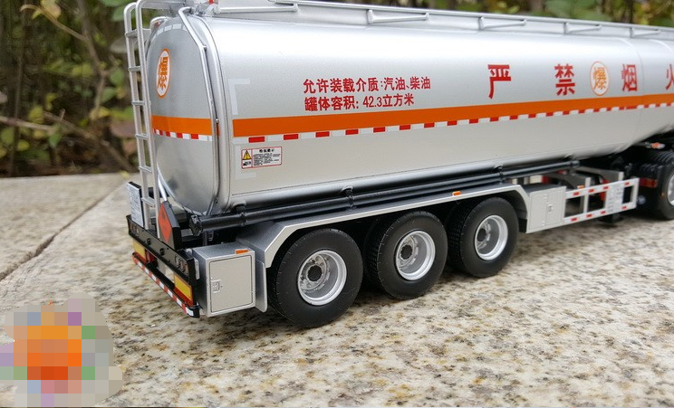 Original factory 1:36 Foton Ouman EST-A diecast oil tank model alloy container tank truck model for gift Original factory 1:36 Foton Ouman EST-A diecast oil tank model alloy container tank truck model for gift