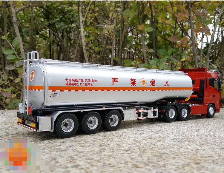 Original factory 1:36 Foton Ouman EST-A diecast oil tank model alloy container tank truck model for gift Original factory 1:36 Foton Ouman EST-A diecast oil tank model alloy container tank truck model for gift