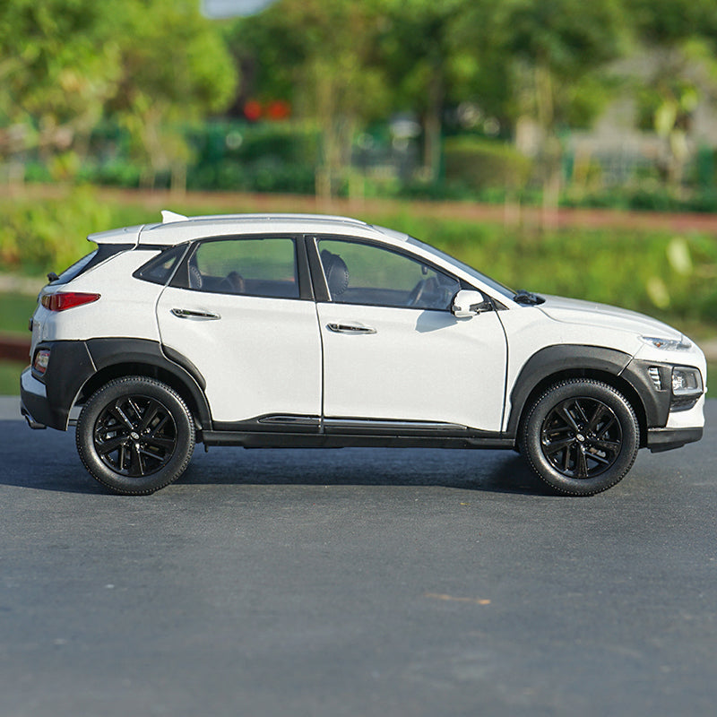 Original 1/18 Dealer Edition Hyundai Encino (White) SUV Diecast Car Model with small gift Original 1/18 Dealer Edition Hyundai Encino (White) SUV Diecast Car Model with small gift