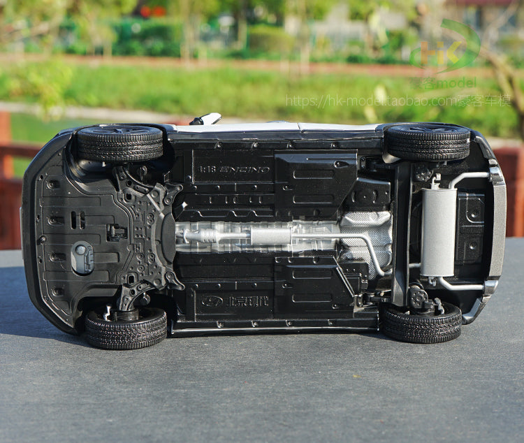 Original 1/18 Dealer Edition Hyundai Encino (White) SUV Diecast Car Model with small gift Original 1/18 Dealer Edition Hyundai Encino (White) SUV Diecast Car Model with small gift