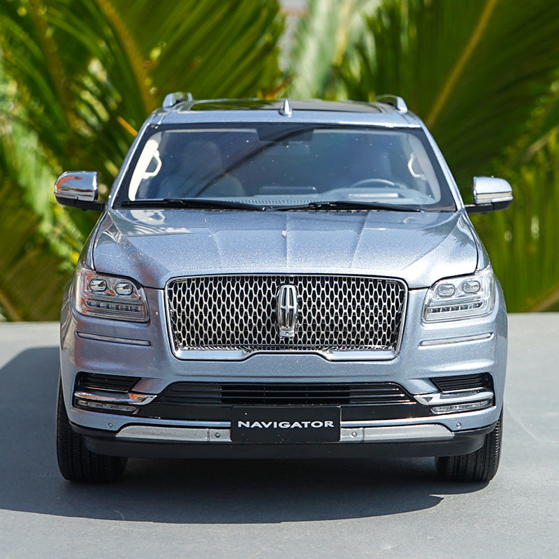 Voiture Miniature Lincoln Navigator 2015 - 1/46 - Diecast Champagne - Neuf