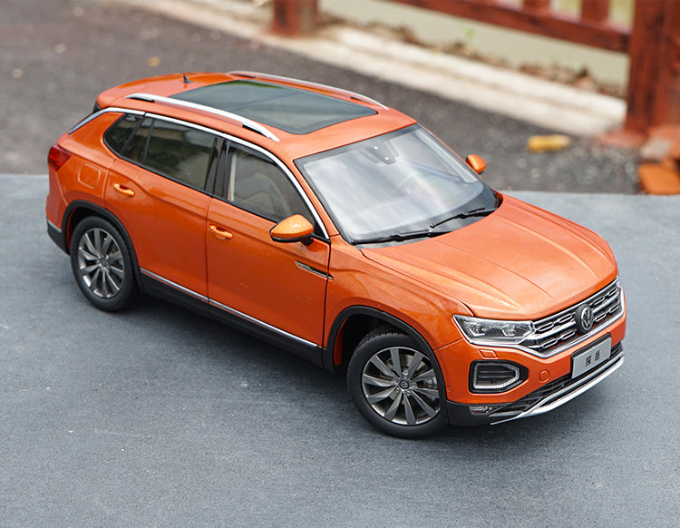 Original 1/18 FAW-Volkswagen TAYRON SUV Zinc Alloy Car model With small gift Original 1/18 FAW-Volkswagen TAYRON SUV Zinc Alloy Car model With small gift