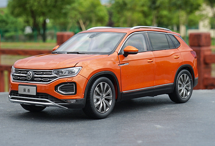 Original 1/18 FAW-Volkswagen TAYRON SUV Zinc Alloy Car model With small gift Original 1/18 FAW-Volkswagen TAYRON SUV Zinc Alloy Car model With small gift