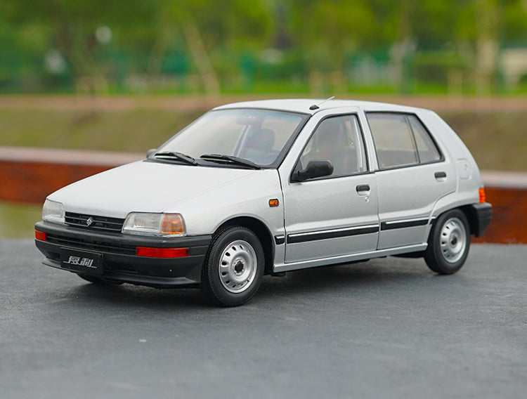 Original Authorized Authentic 1:18 Yiqi Chinese Tianjin Xiali TJ7100 Hatchback Toy Car Miniature for christmas/Birthday gift, collection Original Authorized Authentic 1:18 Yiqi Chinese Tianjin Xiali TJ7100 Hatchback Toy Car Miniature for christmas/Birthday gift, collection