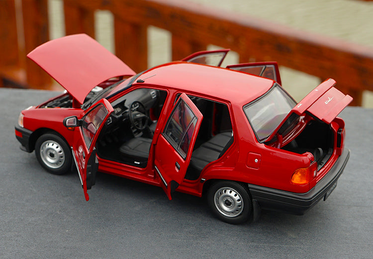 Original Authorized Authentic 1:18 Yiqi Chinese Tianjin Xiali TJ7100 Hatchback Toy Car Miniature for christmas/Birthday gift, collection Original Authorized Authentic 1:18 Yiqi Chinese Tianjin Xiali TJ7100 Hatchback Toy Car Miniature for christmas/Birthday gift, collection