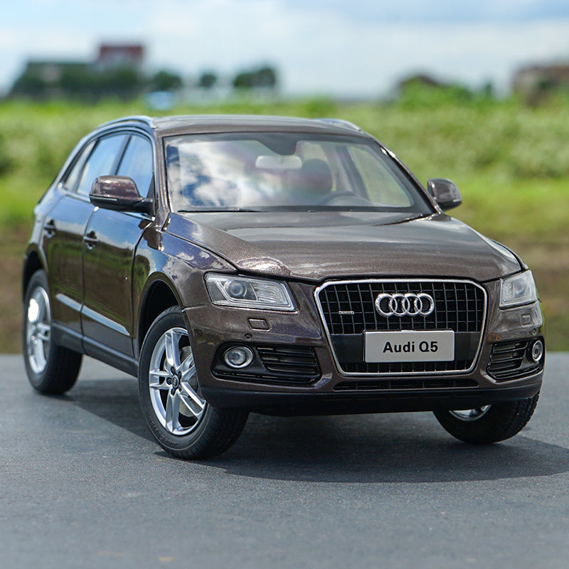 Original Authorized factory 1:18 Audi Q5 New Q5 car model,Classic toy Audi Q5 2015 Versin toy car Models for gift Original Authorized factory 1:18 Audi Q5 New Q5 car model,Classic toy Audi Q5 2015 Versin toy car Models for gift