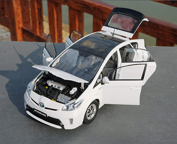 Original Authorized factory diecast 1:18 Toyota Prius hybrid Diecast Metal Classic toy Models for gift, collection Original Authorized factory diecast 1:18 Toyota Prius hybrid Diecast Metal Classic toy Models for gift, collection