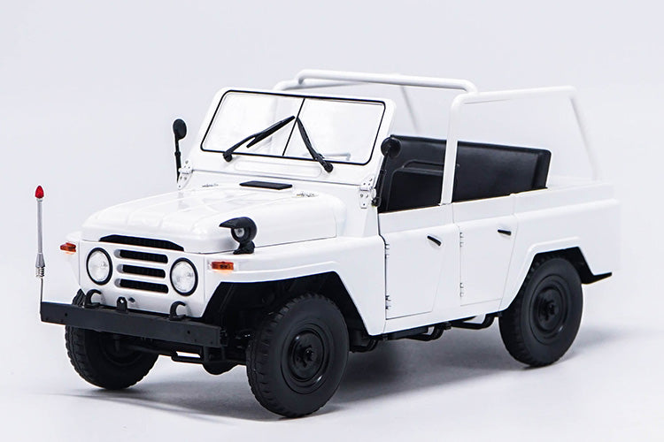 Original Authorized factory diecast 1:18 beijing jeep BJ212 green Classic toy car Models for gift, collection Original Authorized factory diecast 1:18 beijing jeep BJ212 green Classic toy car Models for gift, collection