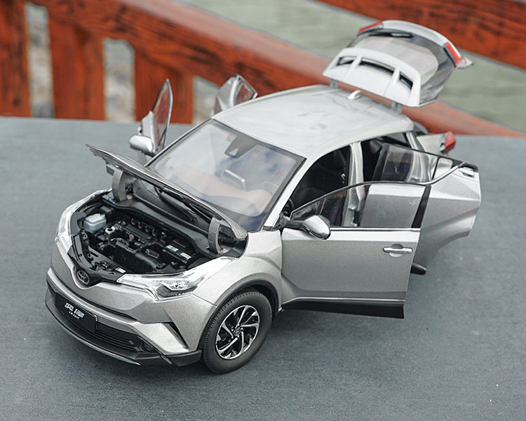 Original factory 1:18 TOYOTA IZOA DIE CAST MODEL with small gift Original factory 1:18 TOYOTA IZOA DIE CAST MODEL with small gift