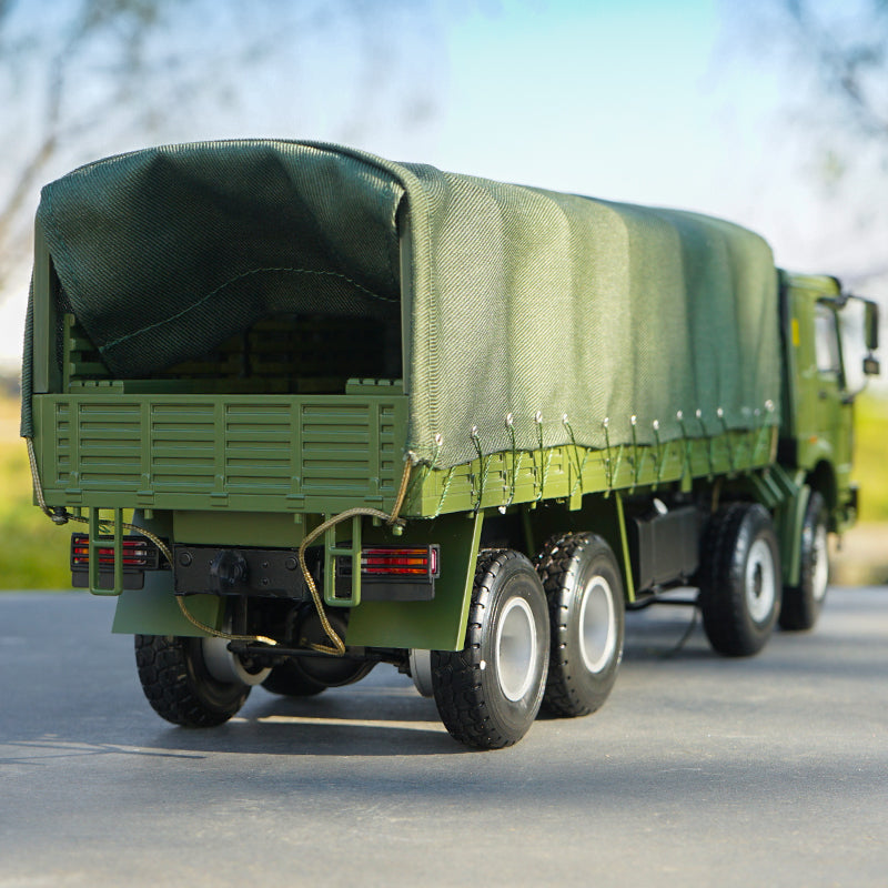 Original factory 1:24 HOWO 8*8 China Heavy duty military off-road truck model for collection, gift Original factory 1:24 HOWO 8*8 China Heavy duty military off-road truck model for collection, gift