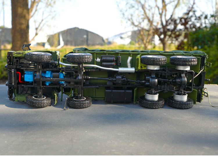 Original factory 1:24 HOWO 8*8 China Heavy duty military off-road truck model for collection, gift Original factory 1:24 HOWO 8*8 China Heavy duty military off-road truck model for collection, gift