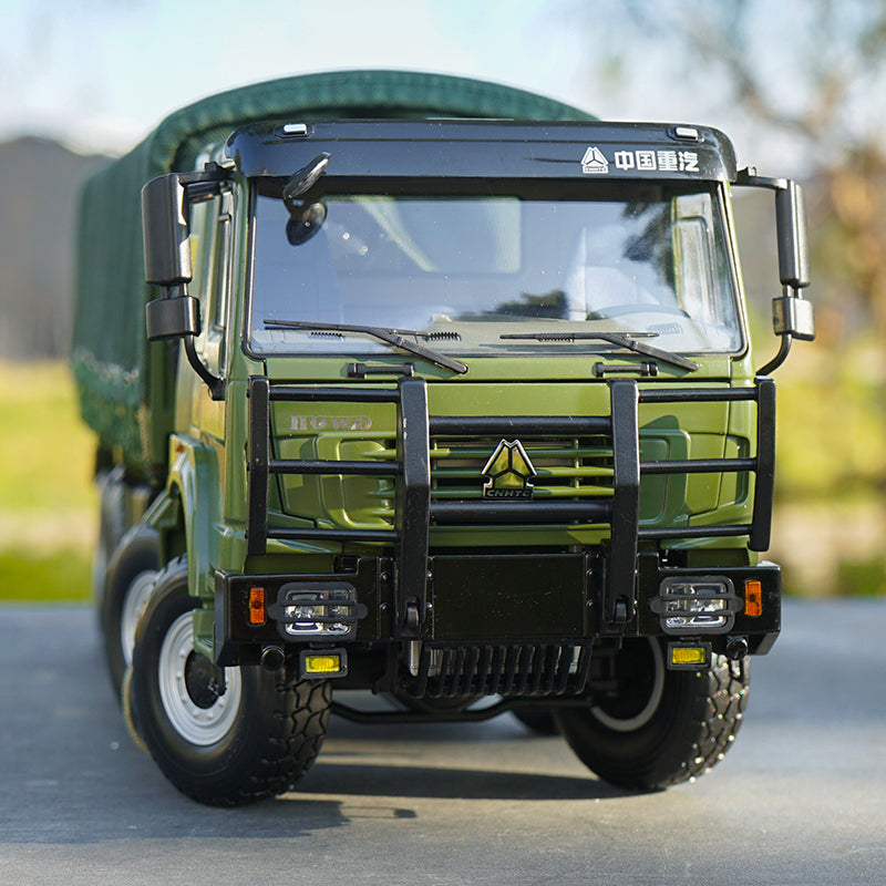 Original factory 1:24 HOWO 8*8 China Heavy duty military off-road truck model for collection, gift Original factory 1:24 HOWO 8*8 China Heavy duty military off-road truck model for collection, gift