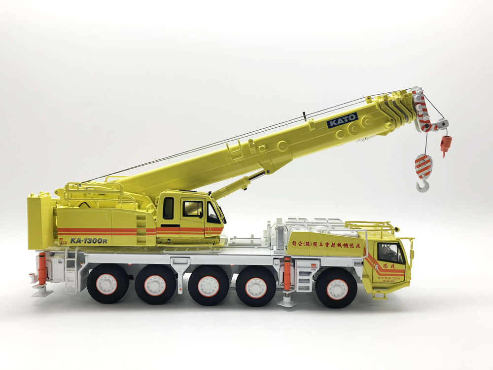 Original factory 1:50 Scale Kato Ka-1300R Allterr Crane Yellow  Metal carne with small gift Original factory 1:50 Scale Kato Ka-1300R Allterr Crane Yellow  Metal carne with small gift