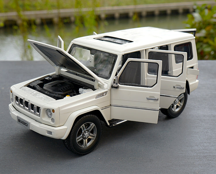 Original factory 1:18 BAW Beijing Jeep BJ80 BJ80J millitary car model off-road SUV car model for gift Original factory 1:18 BAW Beijing Jeep BJ80 BJ80J millitary car model off-road SUV car model for gift