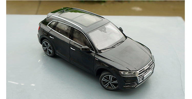 Original factory exquisite diecast 1:18 AUDI Q5L New Q5 2018 version alloy scale car model with small gift Original factory exquisite diecast 1:18 AUDI Q5L New Q5 2018 version alloy scale car model with small gift
