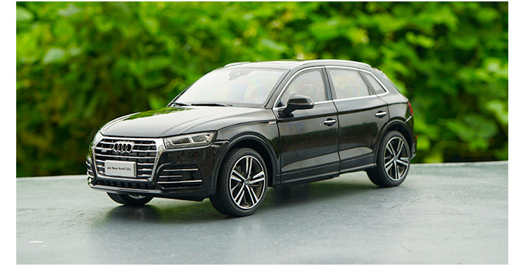 Original factory exquisite diecast 1:18 AUDI Q5L New Q5 2018 version alloy scale car model with small gift Original factory exquisite diecast 1:18 AUDI Q5L New Q5 2018 version alloy scale car model with small gift