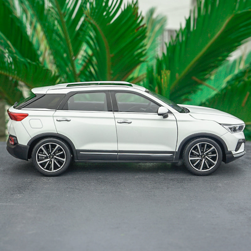 Original zinc alloy、die cast  1/18 FAW Pentium T77 car model with gift Original zinc alloy、die cast  1/18 FAW Pentium T77 car model with gift