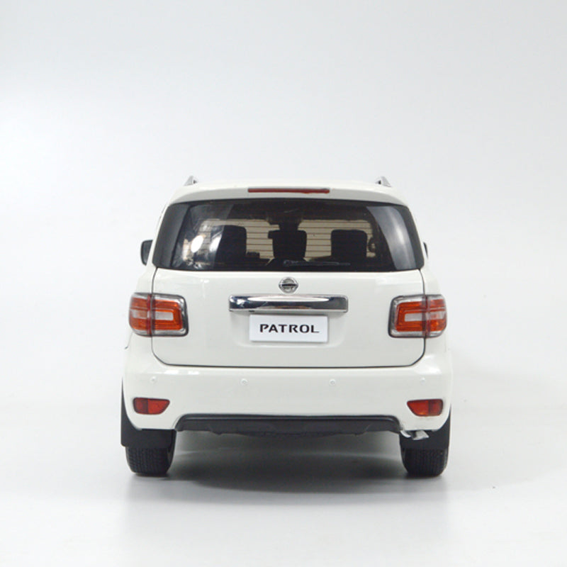 Original factory 1:18 Nissan Tuula PatrolY62 alloy scale SUV car model off-road diecast car model for gift Original factory 1:18 Nissan Tuula PatrolY62 alloy scale SUV car model off-road diecast car model for gift