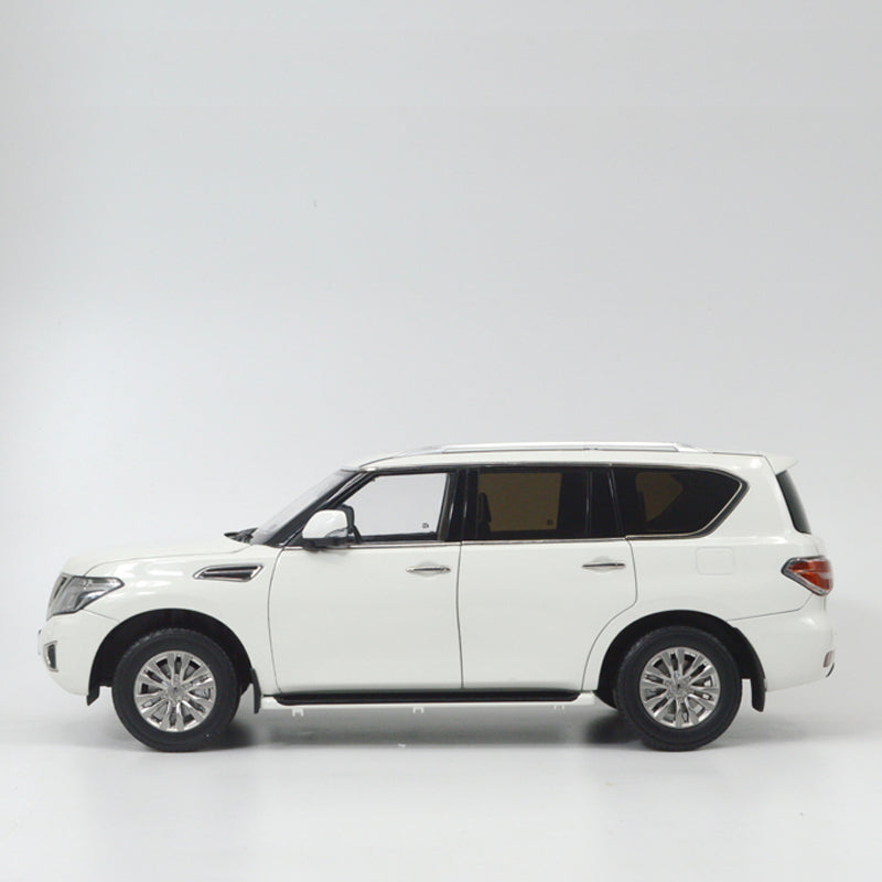 Original factory 1:18 Nissan Tuula PatrolY62 alloy scale SUV car model off-road diecast car model for gift Original factory 1:18 Nissan Tuula PatrolY62 alloy scale SUV car model off-road diecast car model for gift