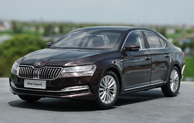 1/18 Dealer Edition 2020 Skoda NEW Superb (Light Champagne) Diecast Car Model for toy gift 1/18 Dealer Edition 2020 Skoda NEW Superb (Light Champagne) Diecast Car Model for toy gift