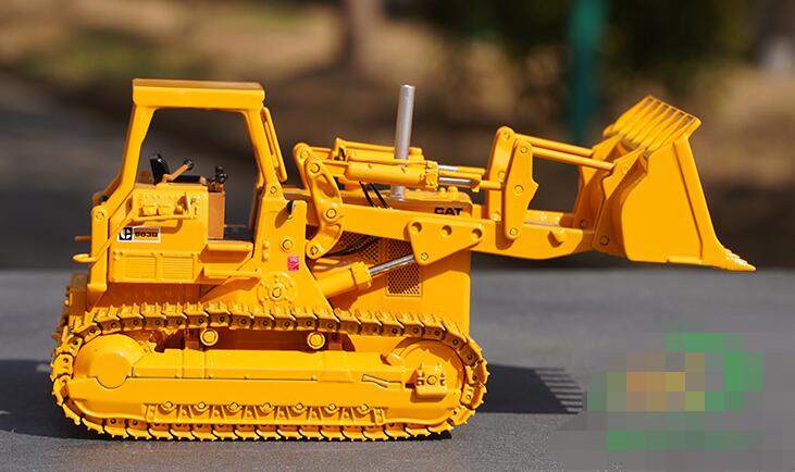 High precision 1:48 CCM Caterpillar 983B Diecast scale track Loader model for sale