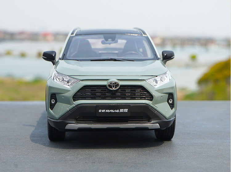 Original factory collectible 1:18 FAW Toyota brand new RAV4 2019 model diecast scale SUV car model for promotional gift Original factory collectible 1:18 FAW Toyota brand new RAV4 2019 model diecast scale SUV car model for promotional gift