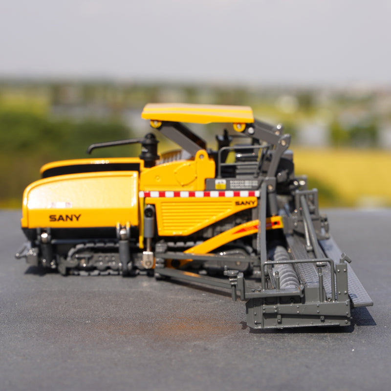 Original factory SANY 1:50 Metal alloy diecast asphalt road paver model for gift, collection Original factory SANY 1:50 Metal alloy diecast asphalt road paver model for gift, collection