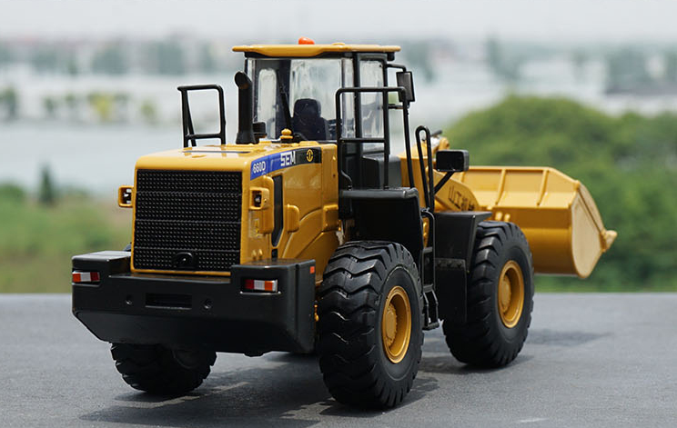 Original factory authentic Shangong loader diecast 1:32 SEM660D loader alloy construction model for toy gift Original factory authentic Shangong loader diecast 1:32 SEM660D loader alloy construction model for toy gift