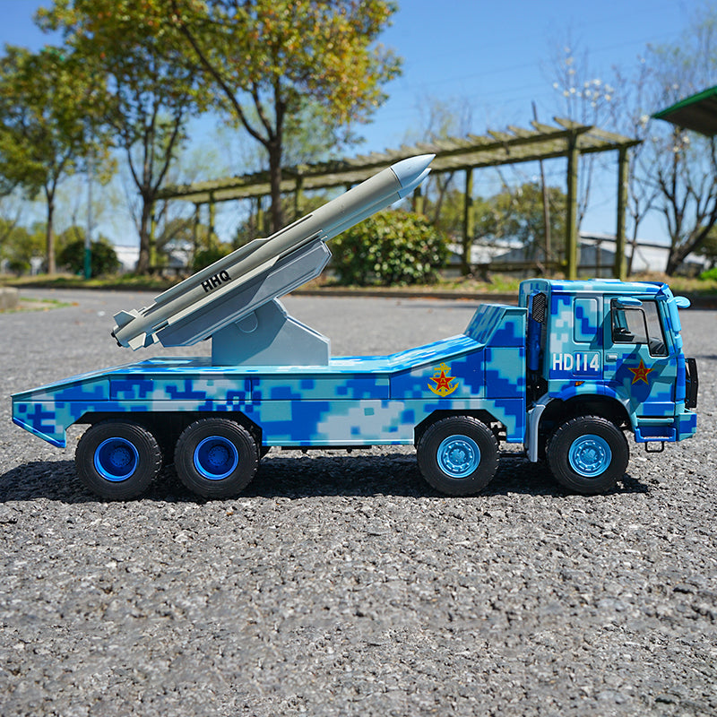 Original factory 1:24 Sinotruk 70th anniversary Chinese missile anti-ship missile launch heavy truck model parade military car model Original factory 1:24 Sinotruk 70th anniversary Chinese missile anti-ship missile launch heavy truck model parade military car model