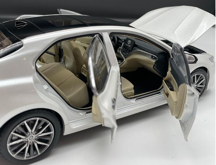 Original factory 1:18 GAC Toyota all new eighth 8th generation Camry 2021 double engine diecast car model Original factory 1:18 GAC Toyota all new eighth 8th generation Camry 2021 double engine diecast car model