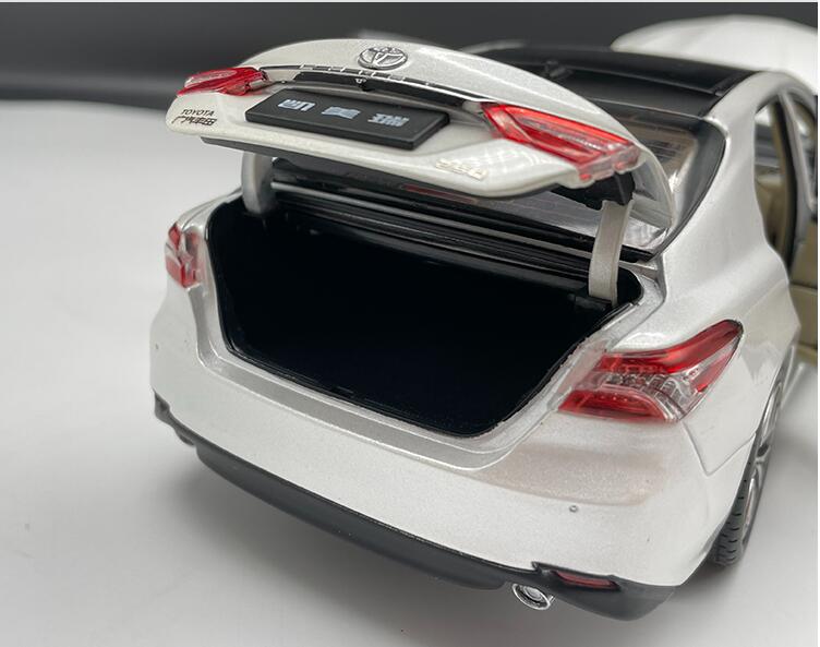 Original factory 1:18 GAC Toyota all new eighth 8th generation Camry 2021 double engine diecast car model Original factory 1:18 GAC Toyota all new eighth 8th generation Camry 2021 double engine diecast car model