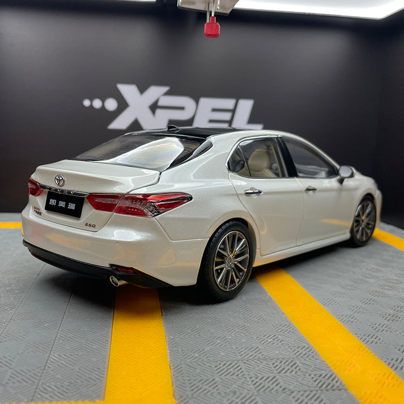 Original factory 1:18 GAC Toyota all new eighth 8th generation Camry 2021 double engine diecast car model Original factory 1:18 GAC Toyota all new eighth 8th generation Camry 2021 double engine diecast car model