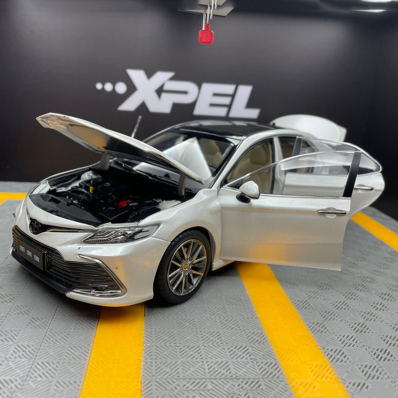 Original factory 1:18 GAC Toyota all new eighth 8th generation Camry 2021 double engine diecast car model Original factory 1:18 GAC Toyota all new eighth 8th generation Camry 2021 double engine diecast car model