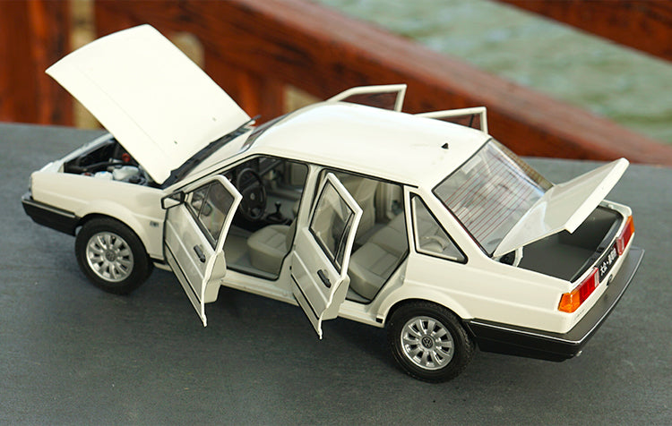 Original factory Santana VW 1:18 Willy FX diecast car model for gift, collection,kids toys Original factory Santana VW 1:18 Willy FX diecast car model for gift, collection,kids toys