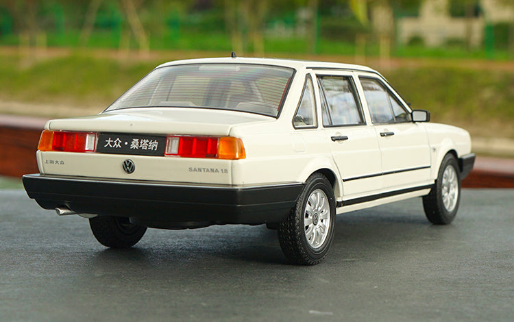 Original factory Santana VW 1:18 Willy FX diecast car model for gift, collection,kids toys Original factory Santana VW 1:18 Willy FX diecast car model for gift, collection,kids toys