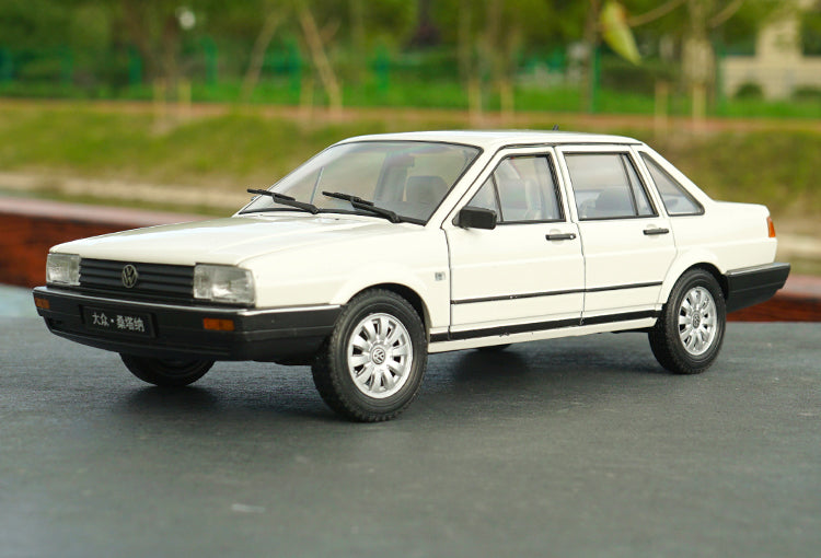 Original factory Santana VW 1:18 Willy FX diecast car model for gift, collection,kids toys Original factory Santana VW 1:18 Willy FX diecast car model for gift, collection,kids toys